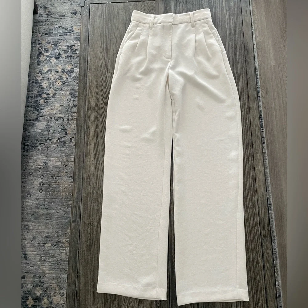 Aritzia reposhing this